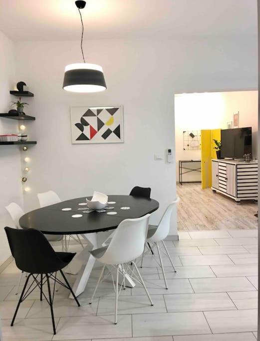 Novoureden Komforni Stan Od 90 M2 S Dvoristem Appartement Šibenik Kamer foto