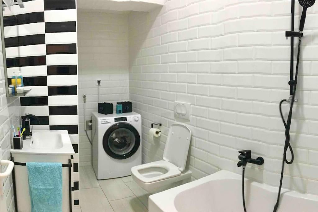 Novoureden Komforni Stan Od 90 M2 S Dvoristem Appartement Šibenik Kamer foto